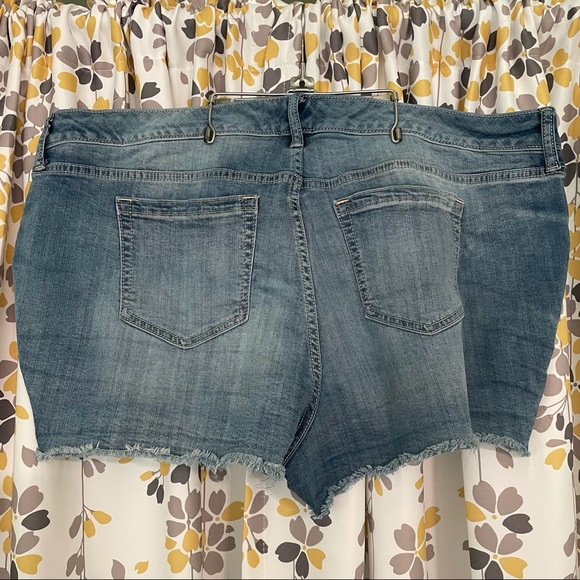 Torrid size 20 denim short shorts - Picture 2 of 8